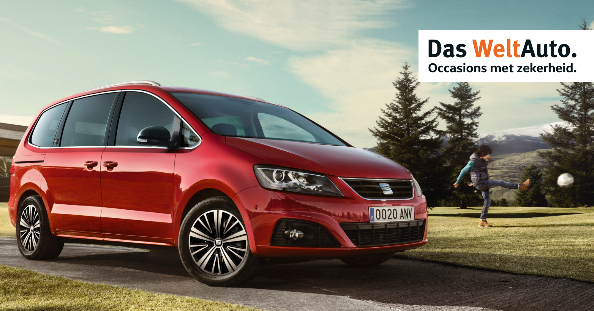 De SEAT Alhambra met een Das WeltAuto banner