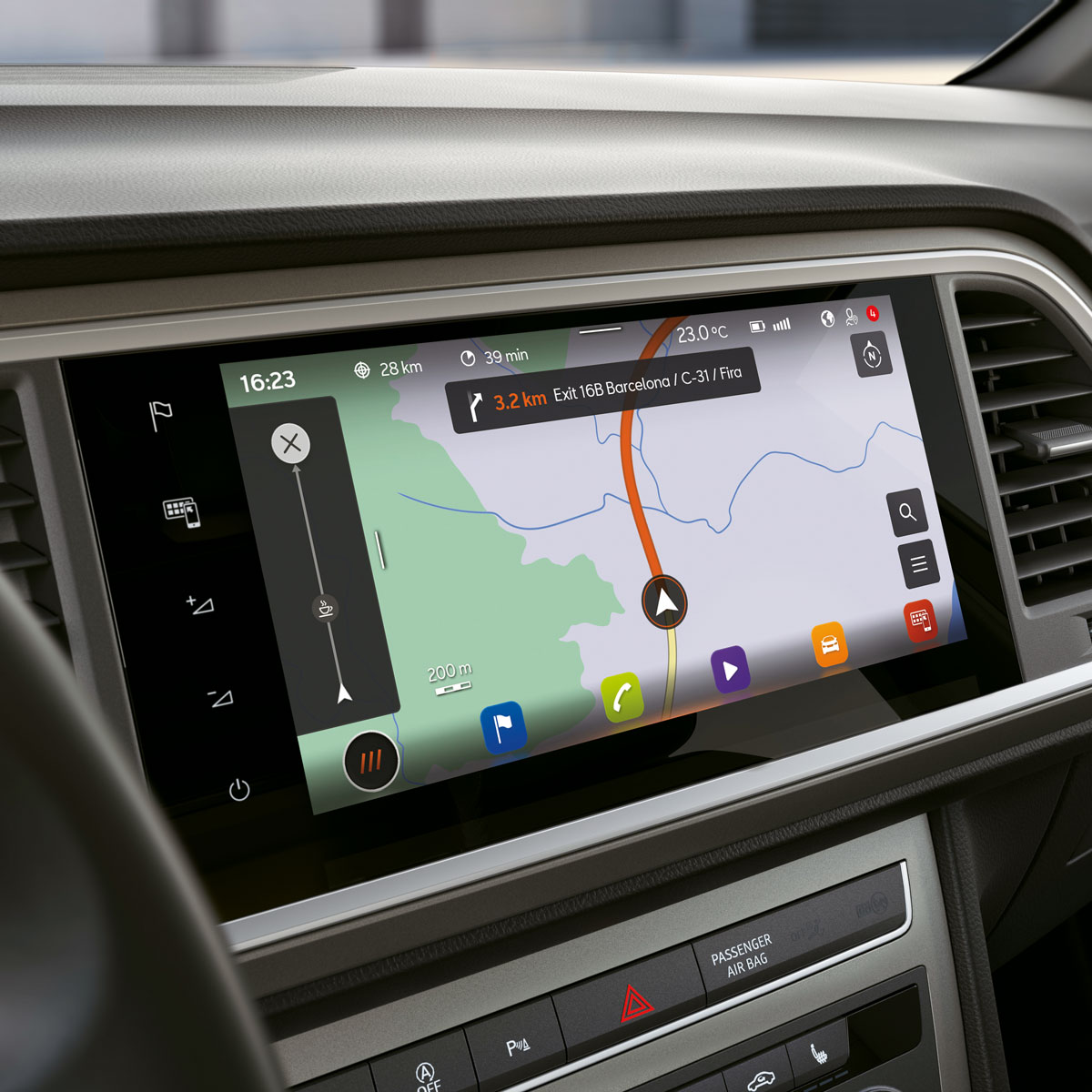 Het 9.2 inch touchscreen met de navigatie geopend