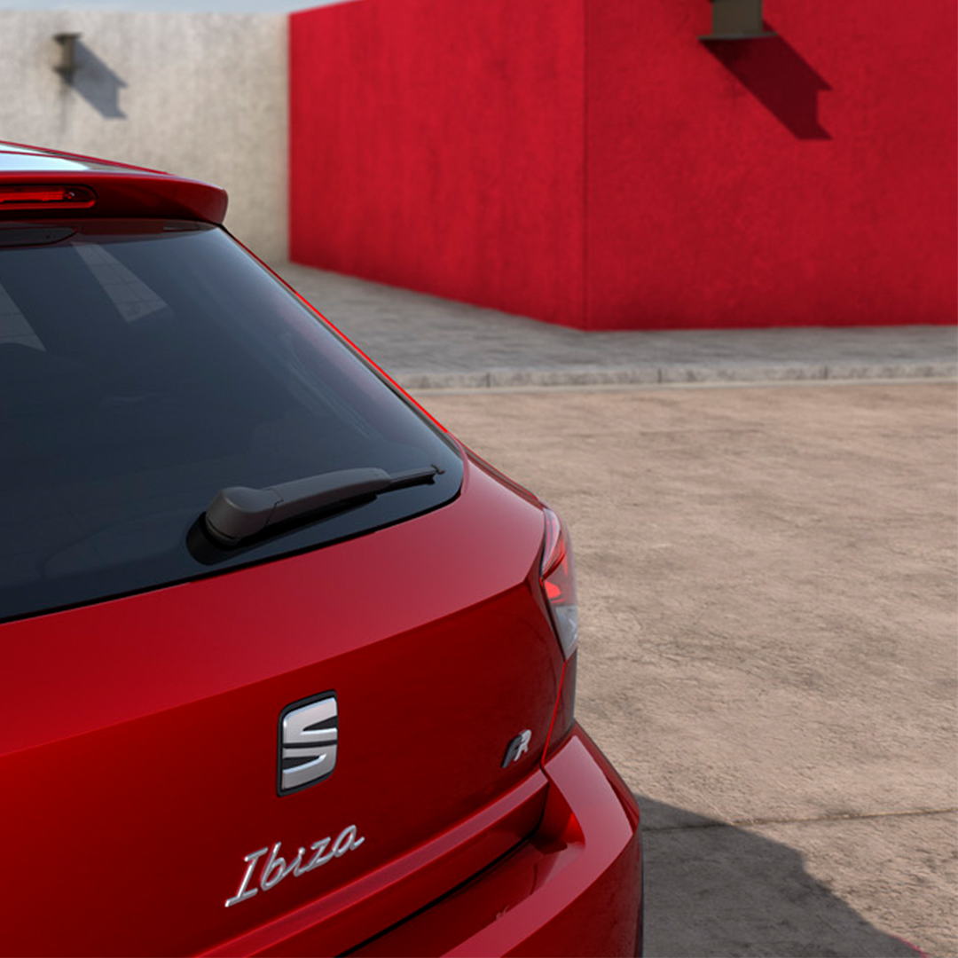 Rode SEAT Ibiza close-up achterkant