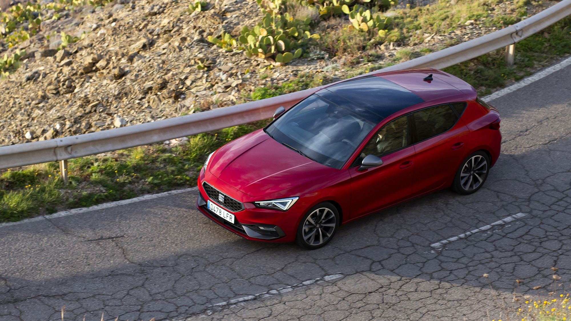 SEAT Leon rijdt op de weg