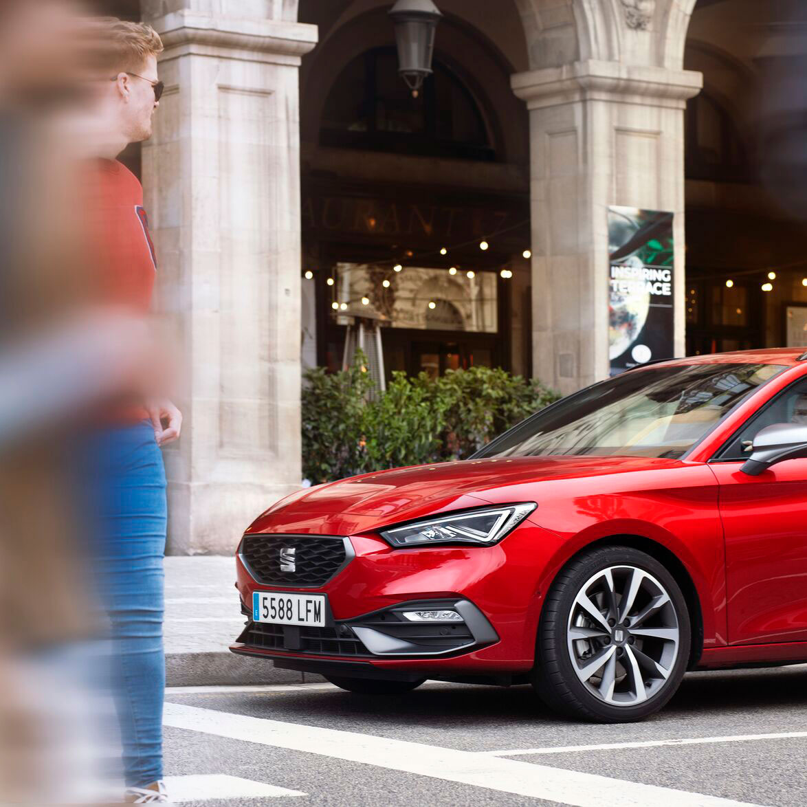 SEAT Leon 5d in de stad