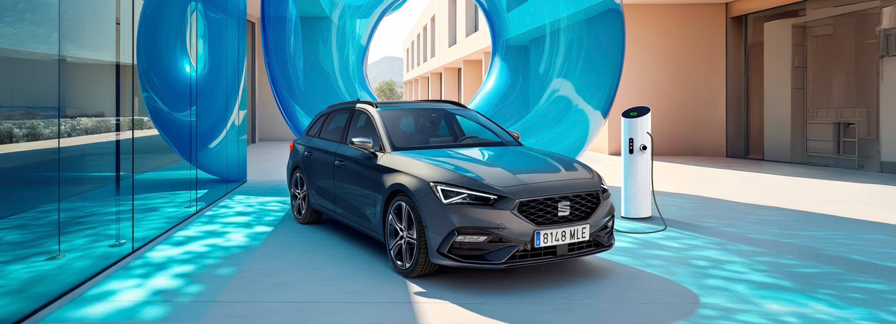 SEAT leon sportstourer plug-in hybride aan de laadpaal