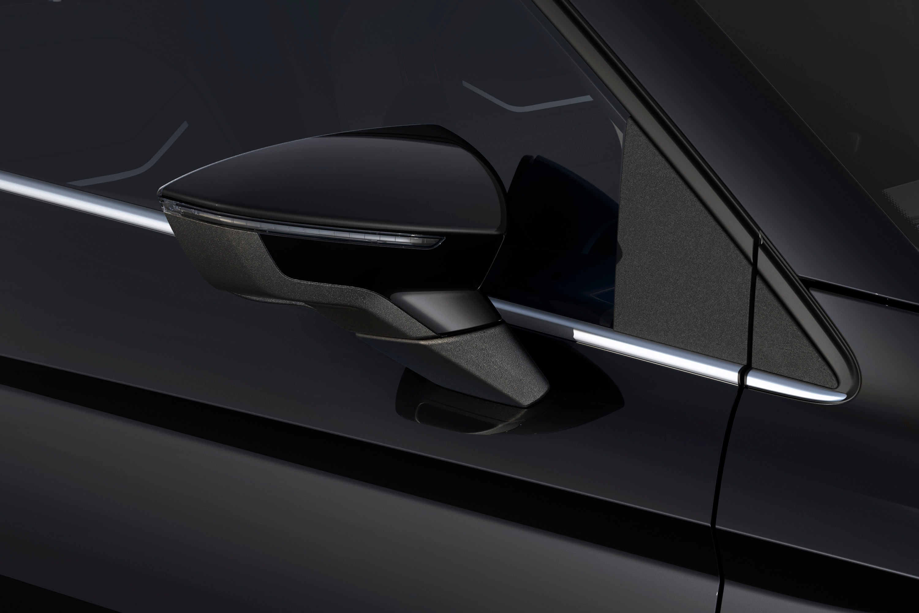 Seat Leon in midnight black met een speciale metallic afwerking, van dichtbij.
