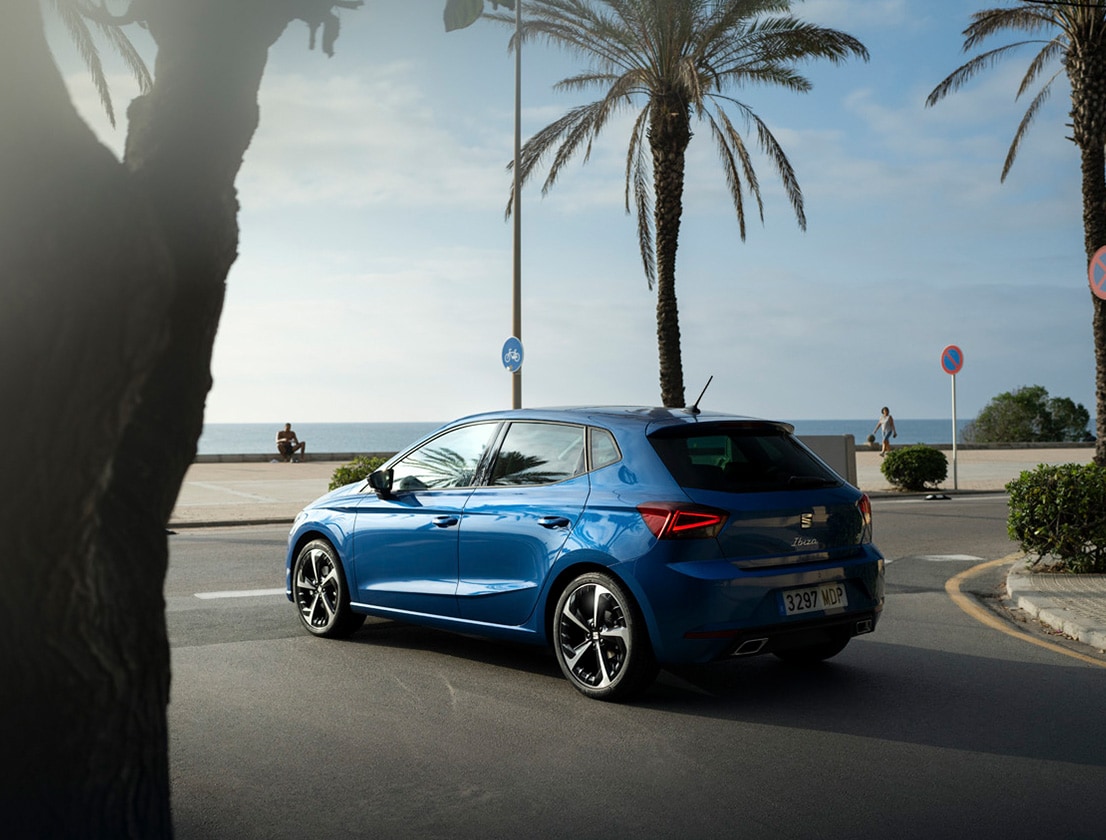 Blauwe SEAT Ibiza FR