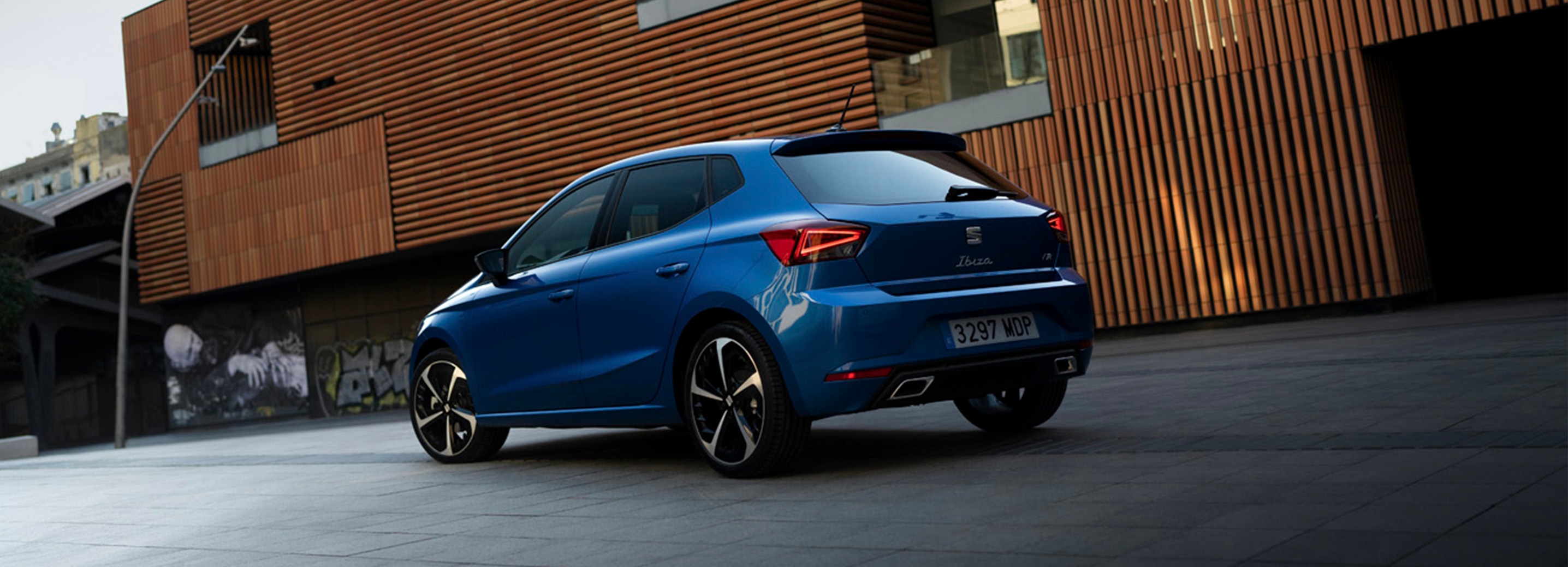 Blauwe SEAT Ibiza in FR uitvoering