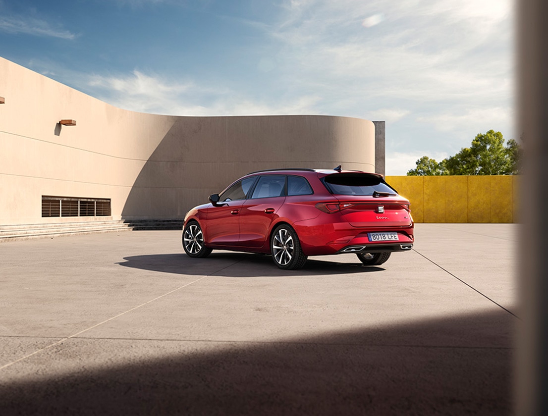 Achteraanzicht van rode SEAT Leon Sportstourer