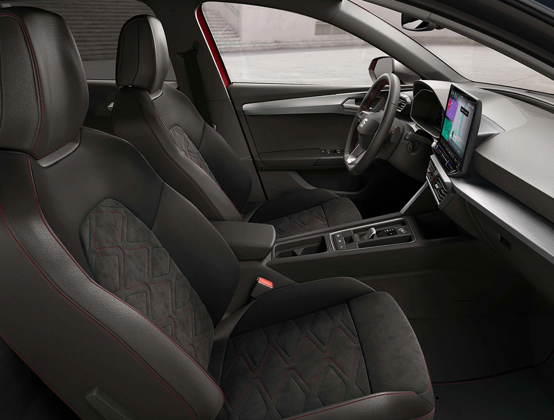 Interieur SEAT Leon Sportstourer, sportstoelen met rode stiksels