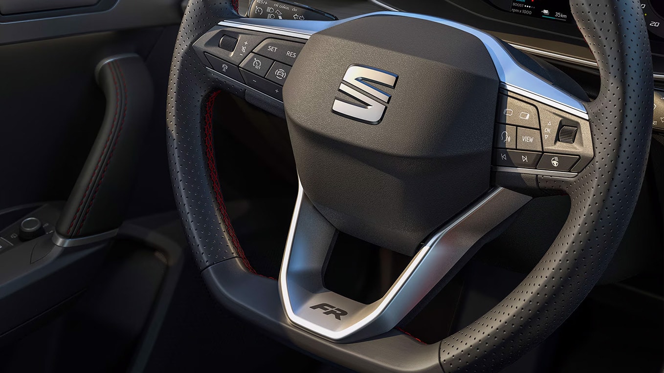 Close-up van multifunctioneel stuurwiel van de SEAT Leon