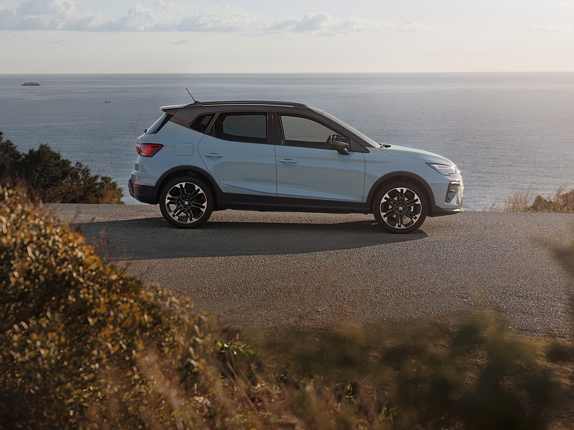 De nieuwe SEAT Arona van zijaanzicht