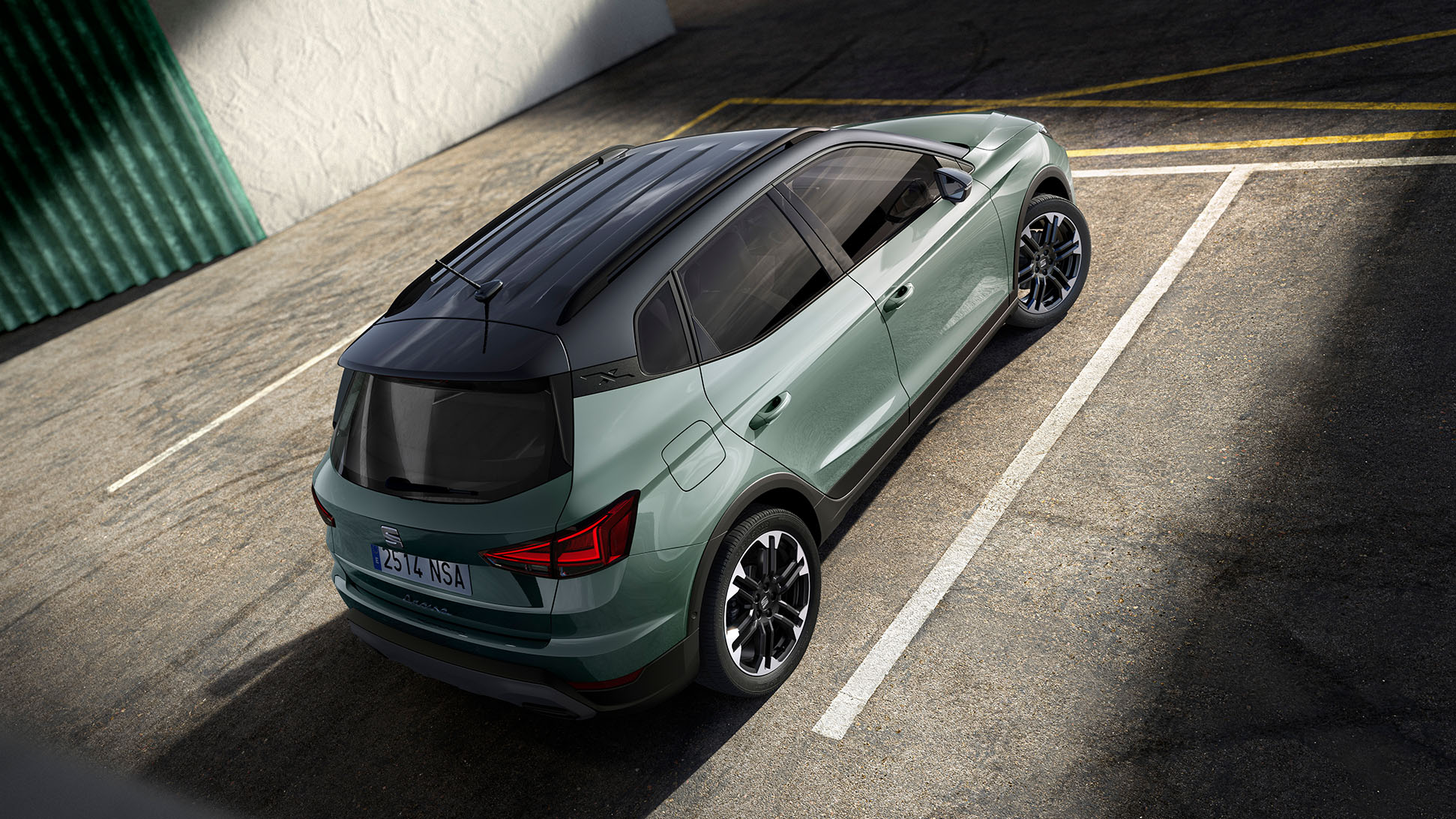 Zijaanzicht van nieuwe SEAT Arona Zijaanzicht van nieuwe SEAT Arona