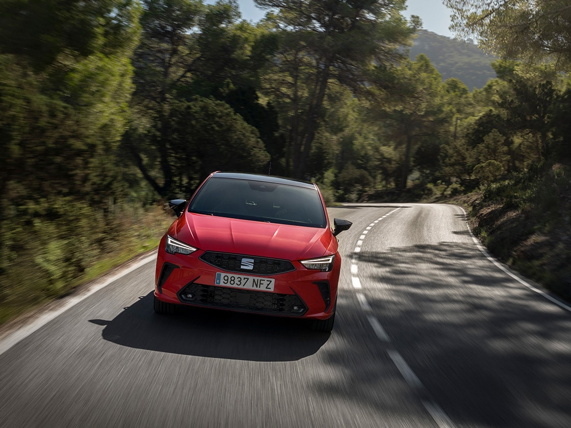 Vooraanzicht nieuwe SEAT Ibiza in groene lakkleur