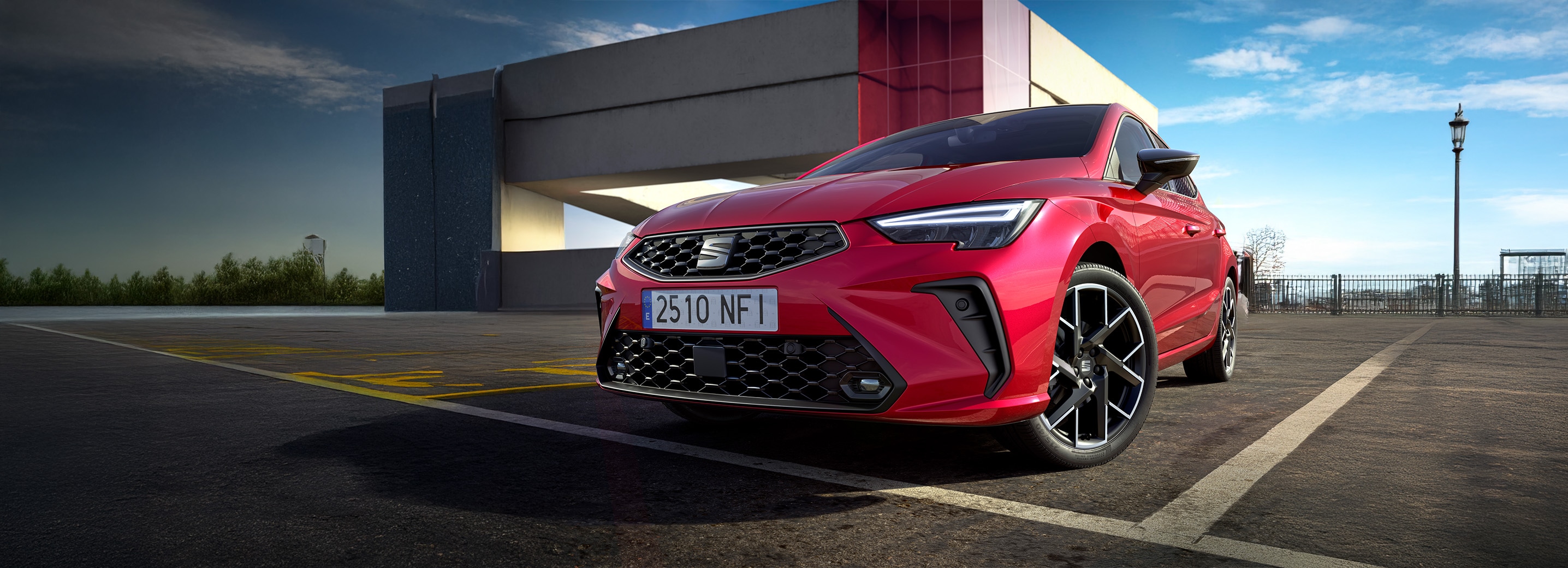 Vooraanzicht van de nieuwe SEAT Ibiza in rode lakkleur