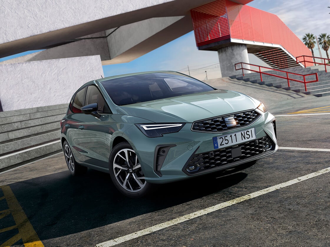 Vooraanzicht nieuwe SEAT Ibiza in groene lakkleur