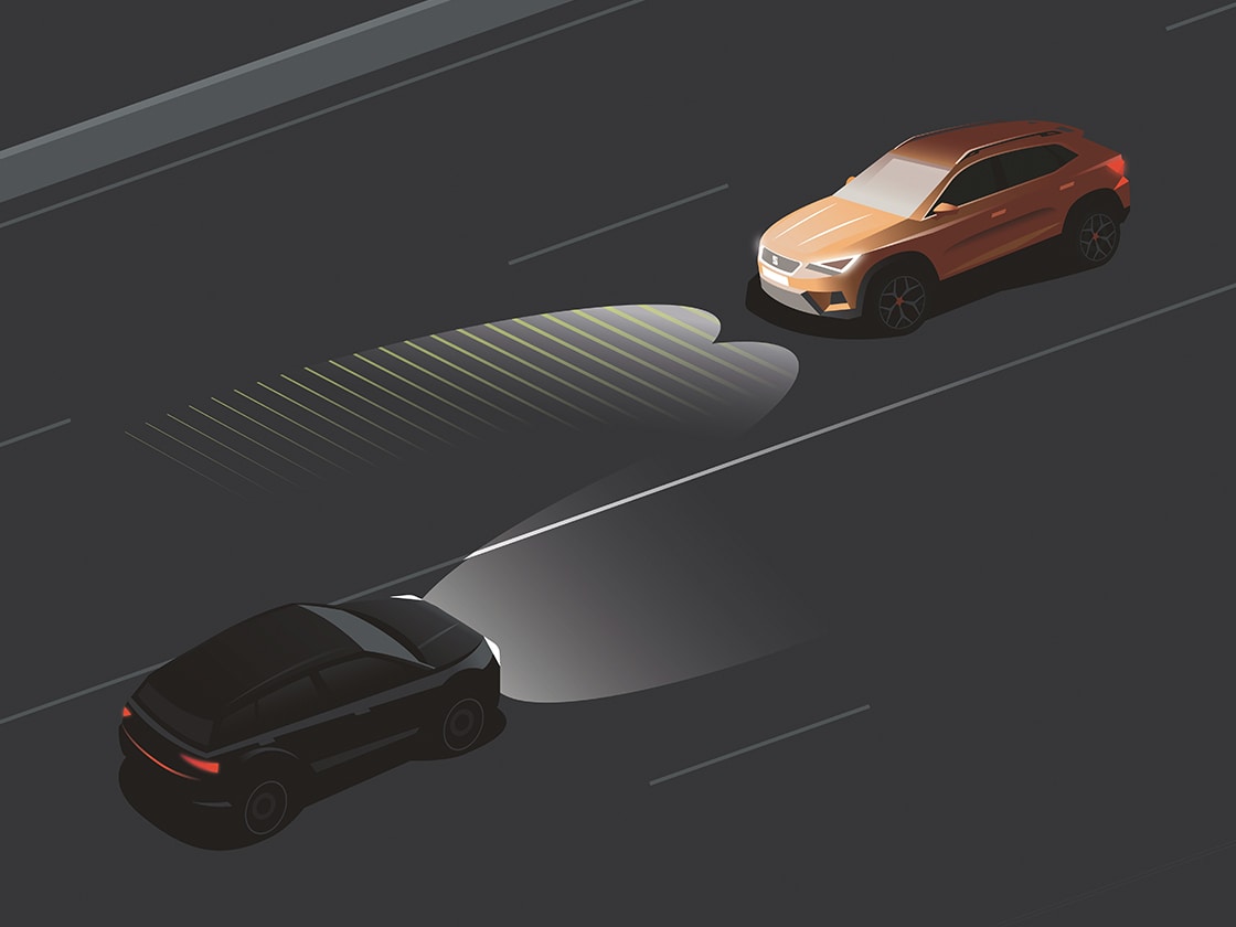 High beam assist in de SEAT Leon, een coole ontwerpfunctie die veilig nachtelijk rijden verzekert. Ideaal voor de kleine gezinsauto.