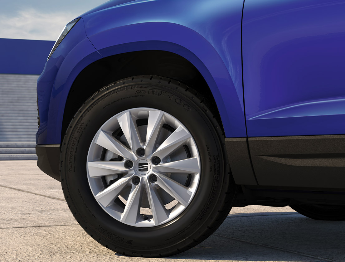 Close-up van 16 inch lichtmetalen velgen op de SEAT Ateca