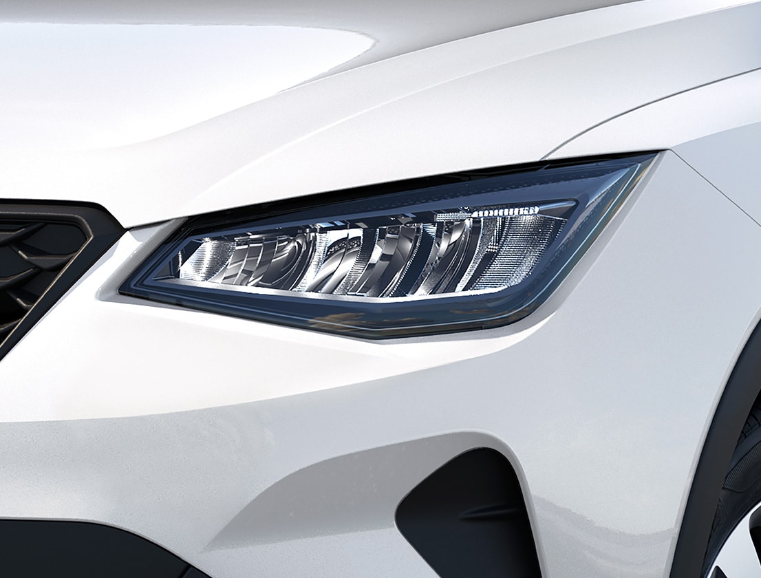 Close-up van de LED koplampen op de SEAT Arona