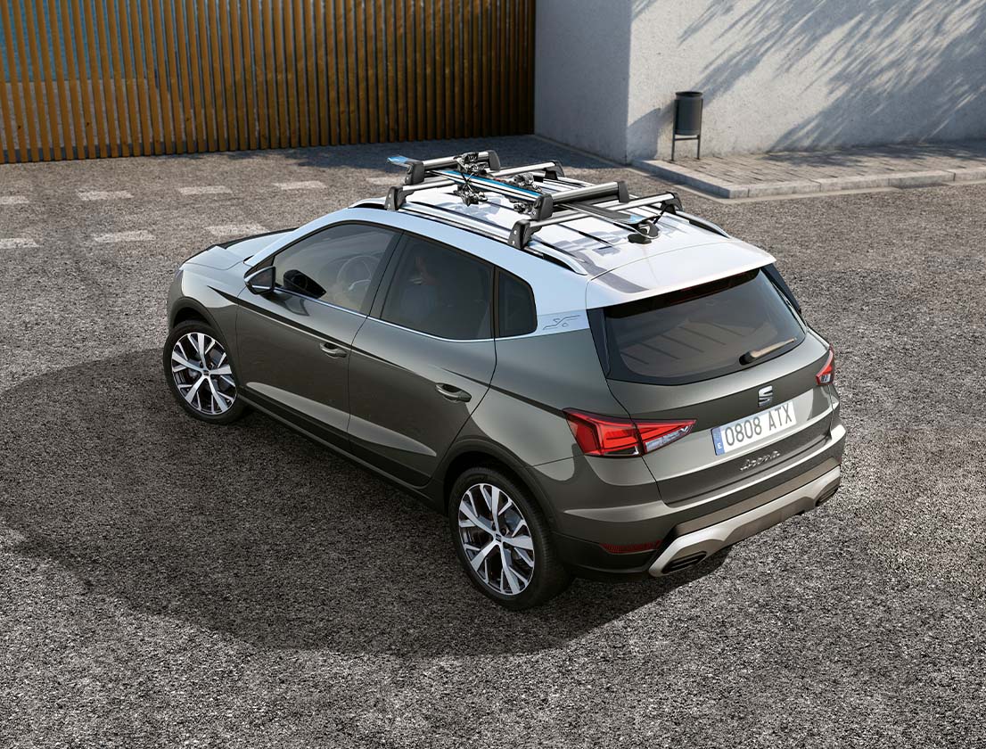SEAT Arona met allesdrager gemonteerd