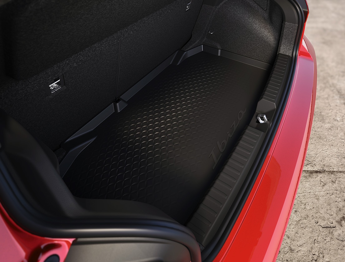 SEAT Ibiza met kofferbakmat