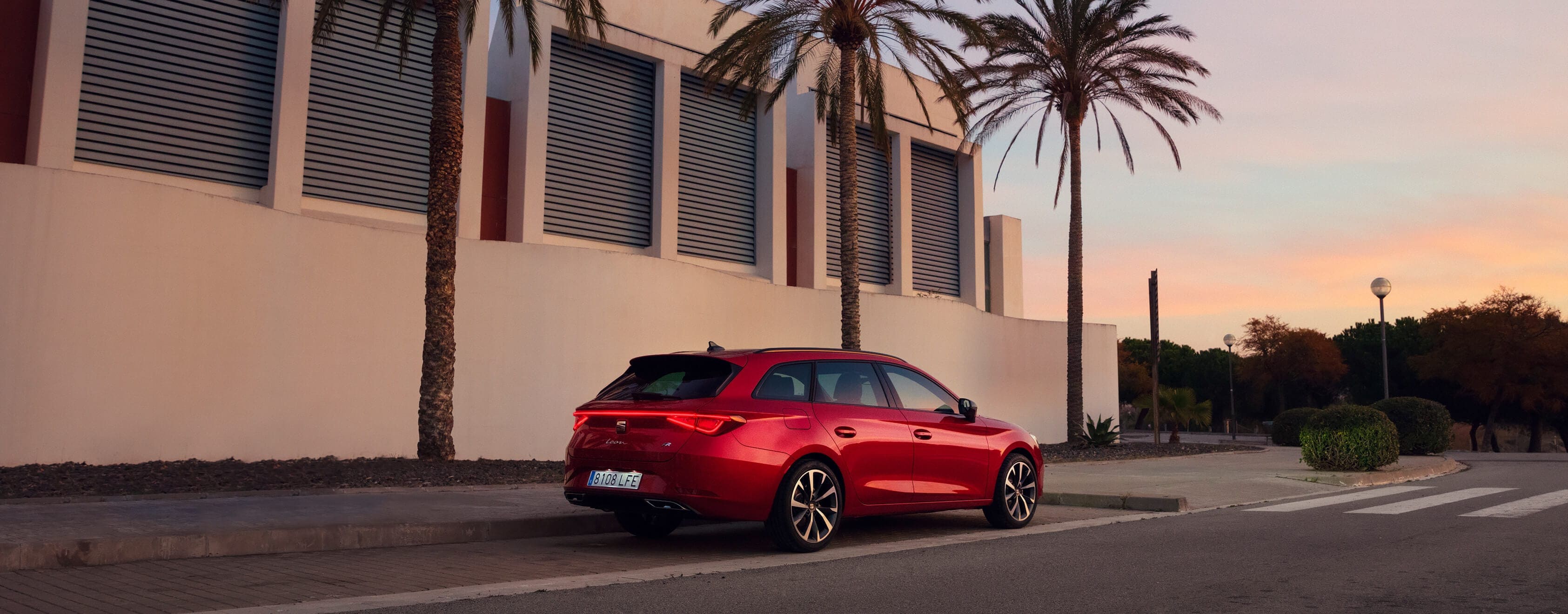 Achteraanzicht rode SEAT Leon Sportstourer