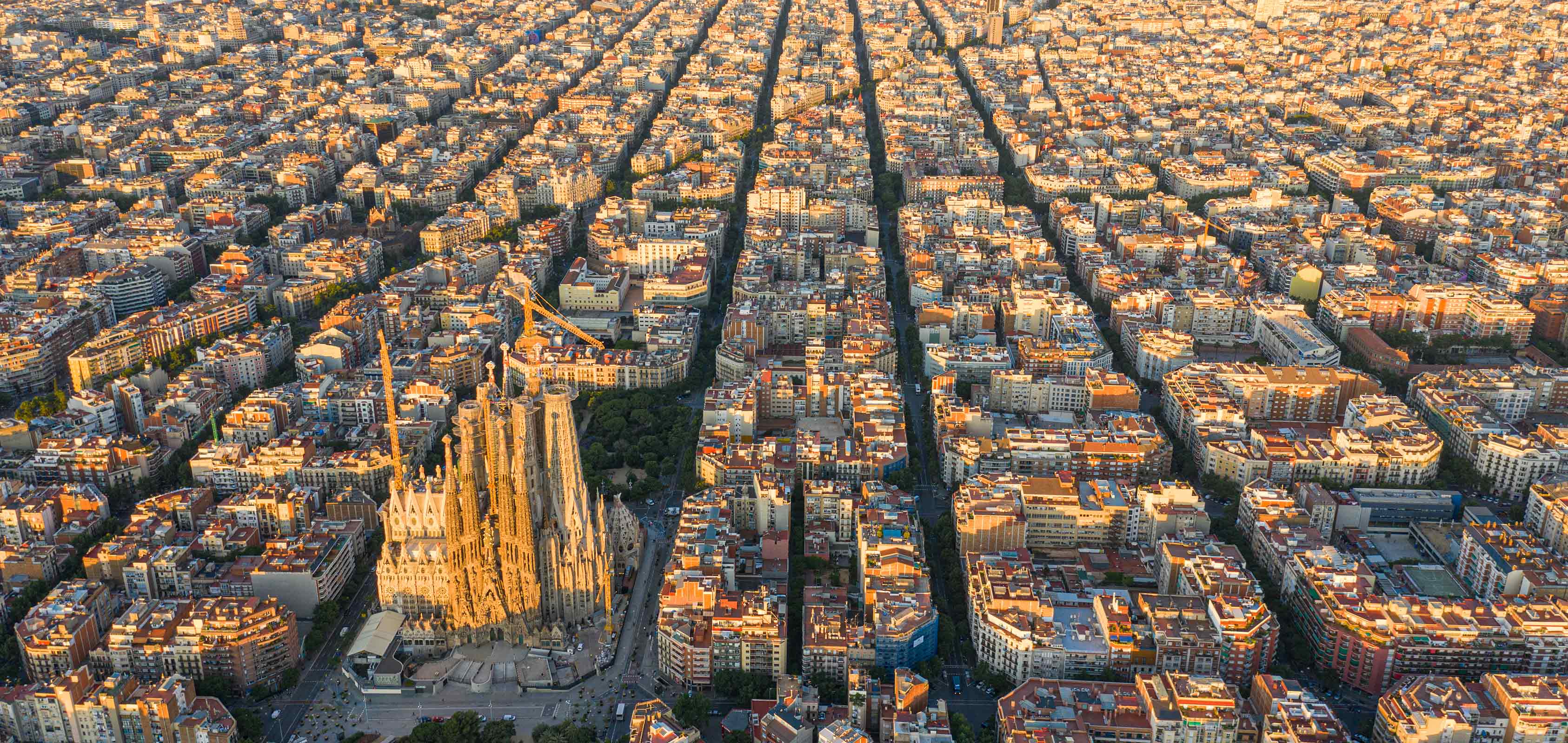 Barcelona en de Sagrada Familia gezien vanuit de lucht 