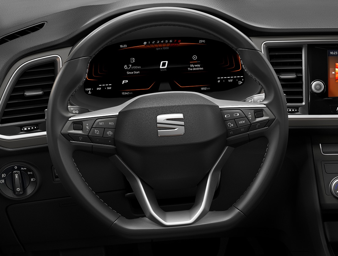 Close-up van multifunctioneel lederen stuurwiel van de SEAT Ateca