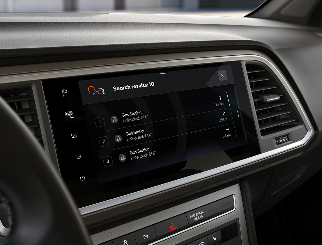 Het navigatiesysteem van de SEAT Ateca op het centrale touchscreen. De My SEAT app biedt real-time updates en online connectiviteit voor het navigatiesysteem, zodat je een naadloze rijervaring hebt.